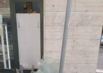 Raid notturno, tentano di rubare in una pasticceria a Cagliari