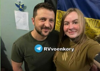 Il selfie di Zelensky con “Valkirya”, una neonazista dell’Azov uccisa dai russi