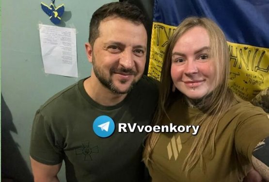 Il selfie di Zelensky con “Valkirya”, una neonazista dell’Azov uccisa dai russi