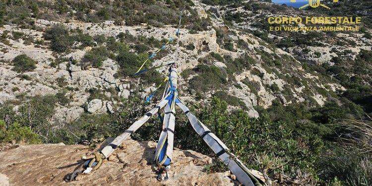 Scoperta una teleferica abusiva con 150 metri di cavo sulla Sella del Diavolo