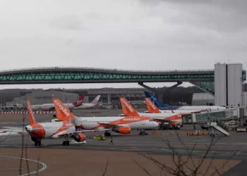 Allerta sicurezza ad aeroporto Gatwick, evacuato terminal