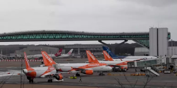 Allerta sicurezza ad aeroporto Gatwick, evacuato terminal