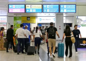 Regione alle compagnie aeree, ‘più voli nel picco natalizio’