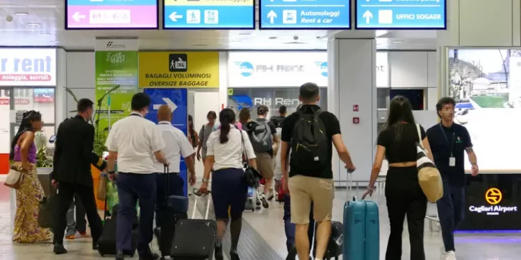 Regione alle compagnie aeree, ‘più voli nel picco natalizio’