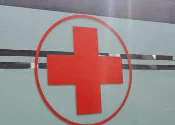 Travolti da un’auto durante i rilievi per un incidente, feriti 3 vigili