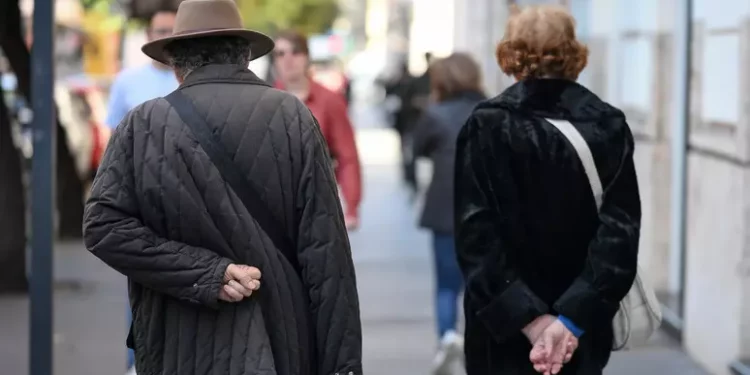 Istat, Italia più longeva, in 10 anni 30% in più di centenari