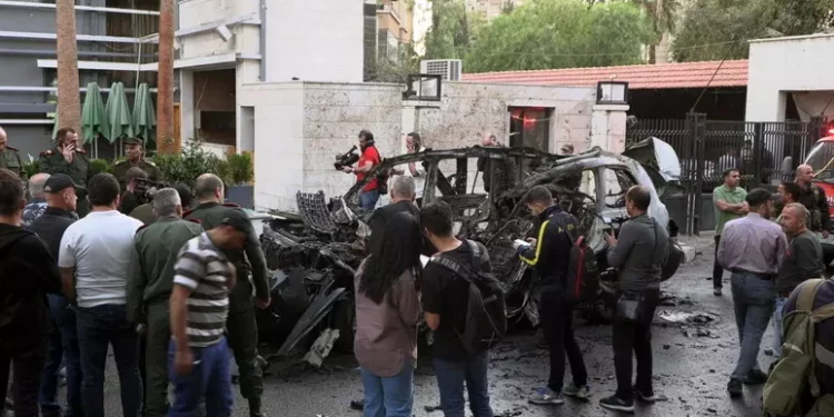 Il regime israeliano attacca la Siria, bombe a  Damasco vicino sede Onu: 4 morti