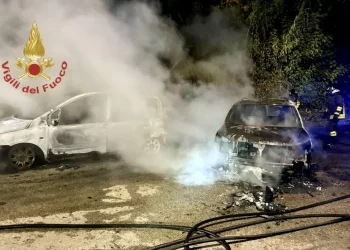 Nurri, tre auto in fiamme nella notte