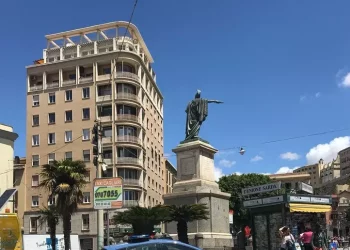 Ragazze molestate e aggredite in centro a Cagliari