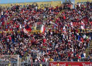 I tifosi del Cagliari preparano la protesta: una “panolada” durante la sfida con il Milan