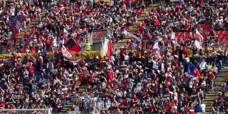 I tifosi del Cagliari preparano la protesta: una “panolada” durante la sfida con il Milan