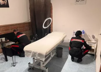 Traffico ketamina, in casa di una arrestata un centro estetico abusivo
