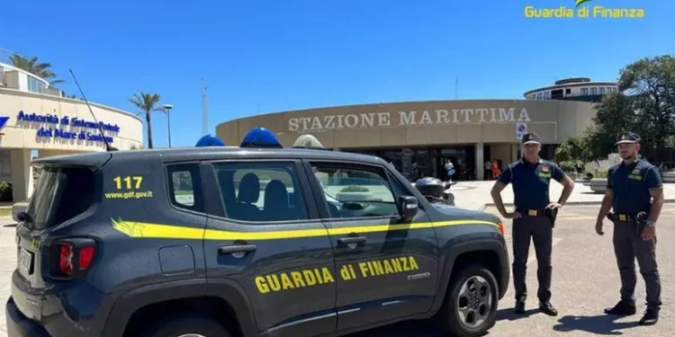 Sbarca a Olbia con 1 chilo di cocaina, arrestato 35enne