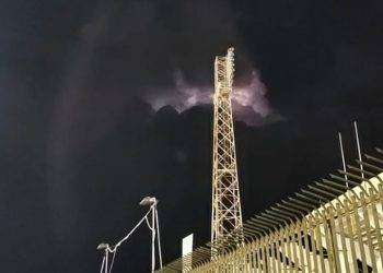 Temporale sul Cagliaritano, lampi sopra l’Unipol Domus