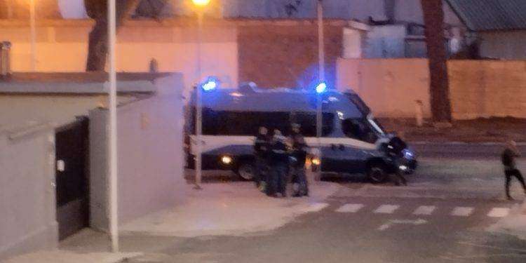 Corteo antifascista contro Vannacci, i manifestanti provano ad arrivare alla Fiera