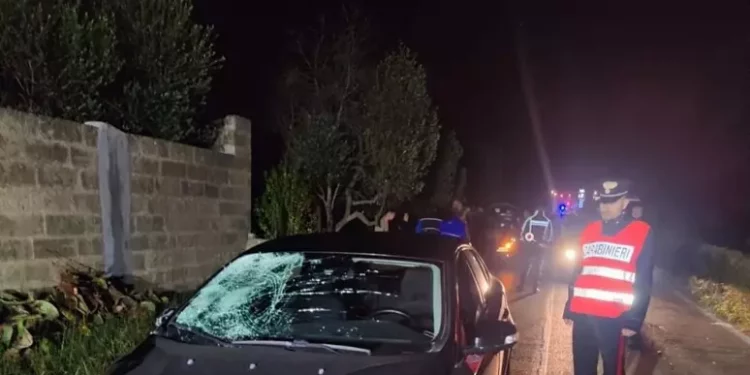 Auto travolge 2 giovani, uno muore e l’altro è grave