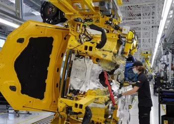 Istat, a settembre la produzione industriale -4% sull’anno