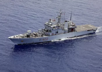 La Libra naviga verso l’Albania, 8 migranti a bordo: prosegue il flop