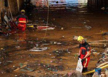 Valencia, emergono i primi corpi dai parcheggi della morte