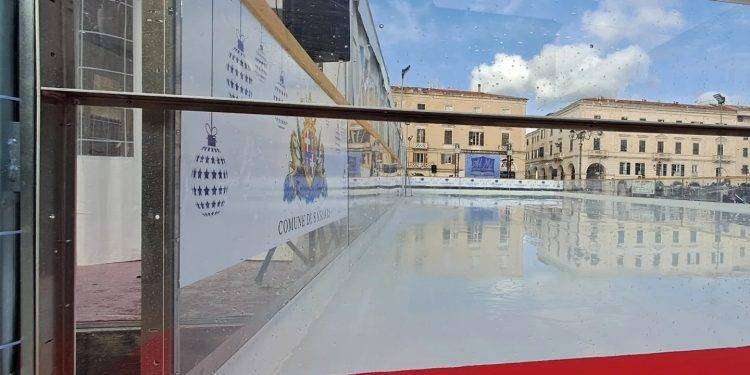 Una pista di pattinaggio su ghiaccio in piazza d’Italia a Sassari