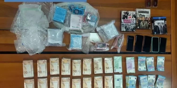 In casa 3 chili di hascisc e oltre 200mila euro, arrestato