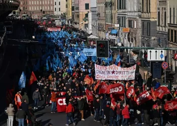 In corso lo sciopero generale. Landini: ‘Vogliamo rivoltare il Paese come un guanto’