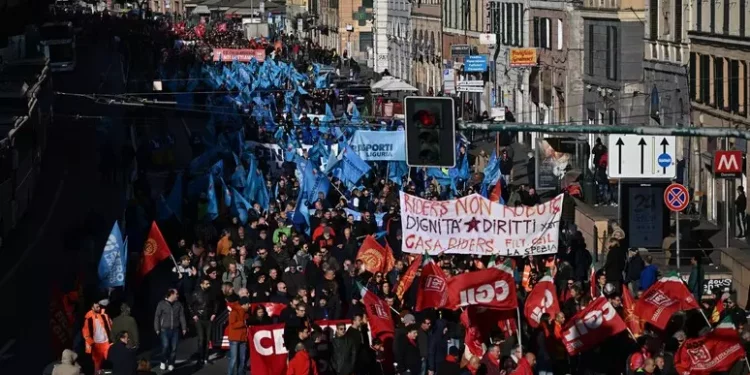 In corso lo sciopero generale. Landini: ‘Vogliamo rivoltare il Paese come un guanto’