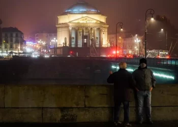 Scontri tra ultrà di Toro e Juve a Torino nella notte