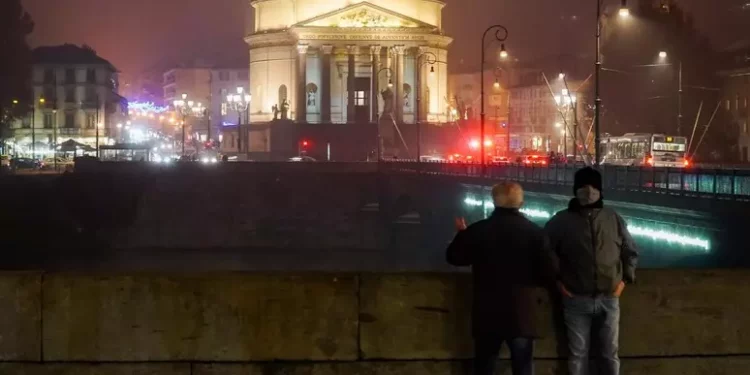 Scontri tra ultrà di Toro e Juve a Torino nella notte