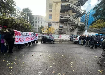 Tensioni alla Sapienza, cariche alleggerimento polizia