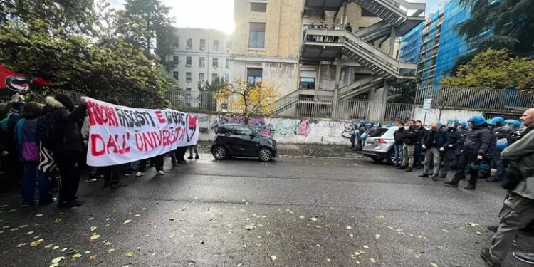 Tensioni alla Sapienza, cariche alleggerimento polizia