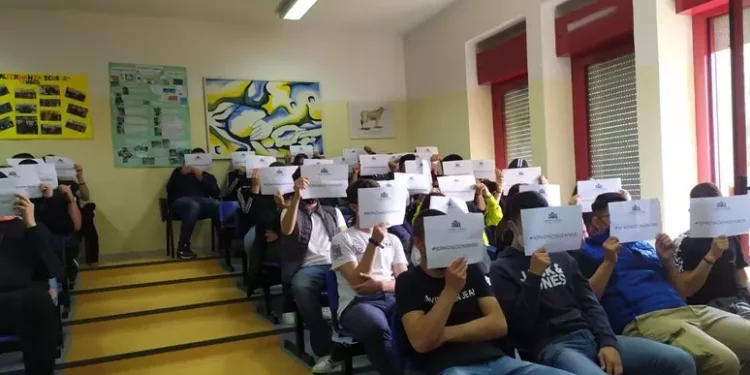 Polizia locale in 13 scuole a Sassari contro violenza su donne