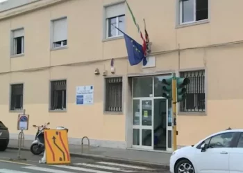 17enne morta a Cagliari, nastri colorati in strisce pedonali