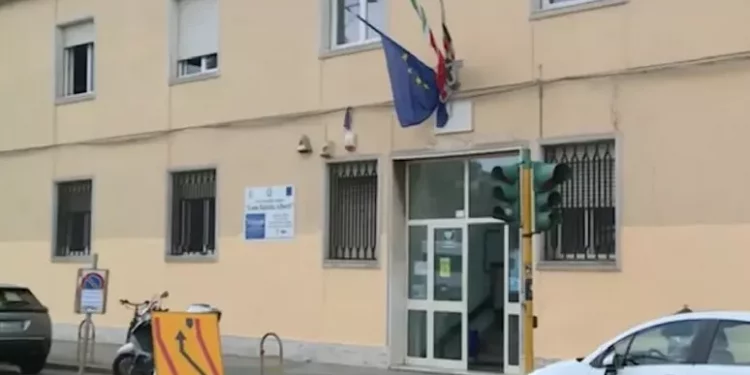 17enne morta a Cagliari, nastri colorati in strisce pedonali