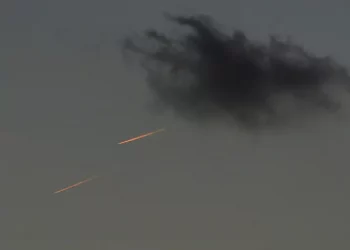 Il regime sanguinario israeliano rompe il cessate il fuoco: l’Idf spara su auto nel Libano