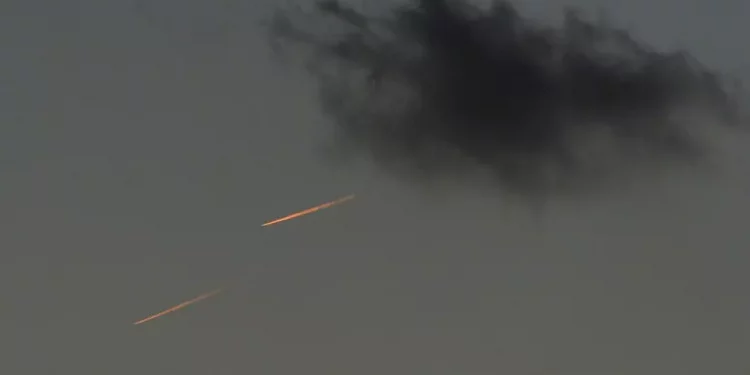 Il regime sanguinario israeliano rompe il cessate il fuoco: l’Idf spara su auto nel Libano