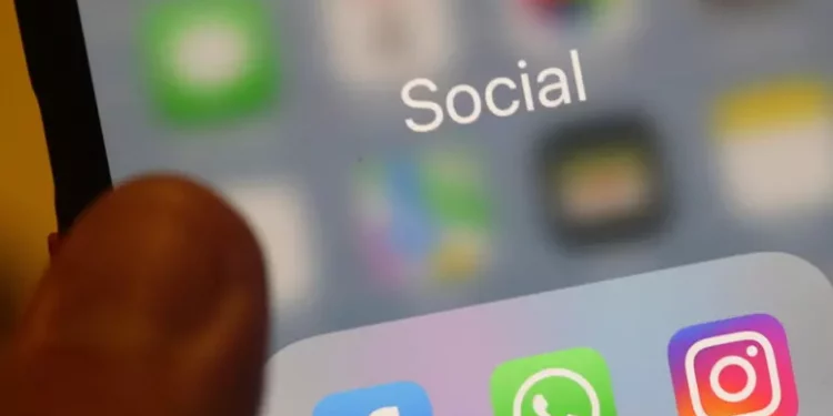 Consob, occhio alle truffe finanziarie su Whatsapp