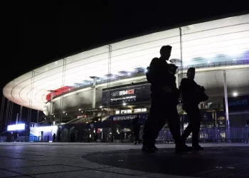 Scontri tra tifosi in tribuna durante la partita Francia-Israele: i sionisti attaccano i francesi