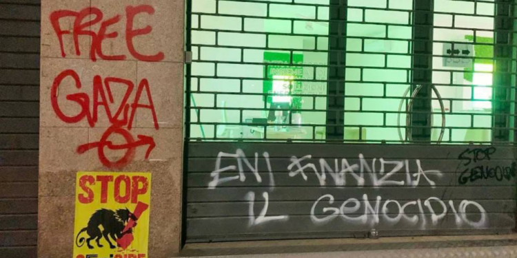 ”Eni complice del genocidio”: a Roma colpiti decine di negozi e auto della multinazionale