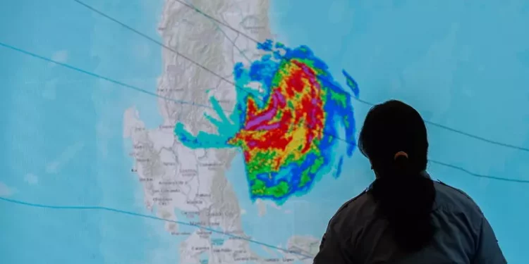 ‘Super tifone’ Man-yi verso le Filippine, oltre 250mila evacuati