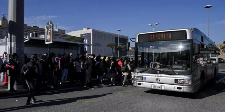 Scatta venerdì 8 novembre alle 5.30 sciopero di 24 ore bus e metro