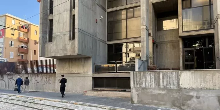 Parte colpo di pistola in tribunale minori, carabiniere ferito