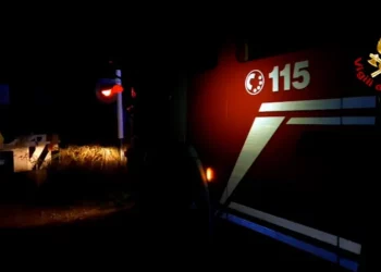 Tragedia ad Aidomaggiore: una donna e il suo cane investiti dal treno