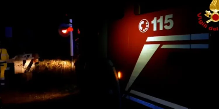 Tragedia ad Aidomaggiore: una donna e il suo cane investiti dal treno