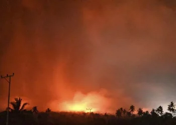 Preoccupa la nuova eruzione del vulcano Lewotobi in Indonesia