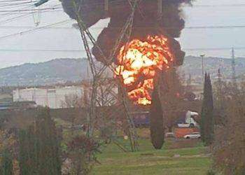 Esplosione in una raffineria nel Fiorentino: una vittima e diversi feriti