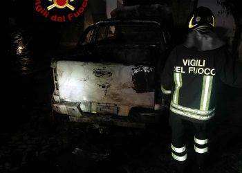 Budoni, nella notte dato alle fiamme un pickup
