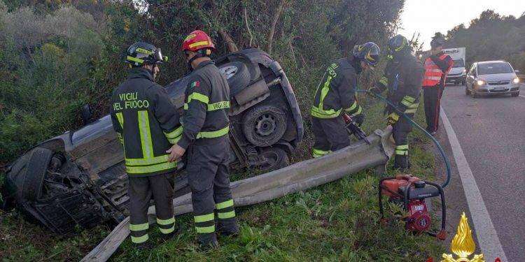 Ittiri, perde il controllo della macchina e si ribalta più volte: un ferito
