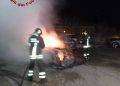 Auto in fiamme nella notte a Siniscola