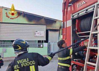 Ozieri, in fiamme officina meccanica